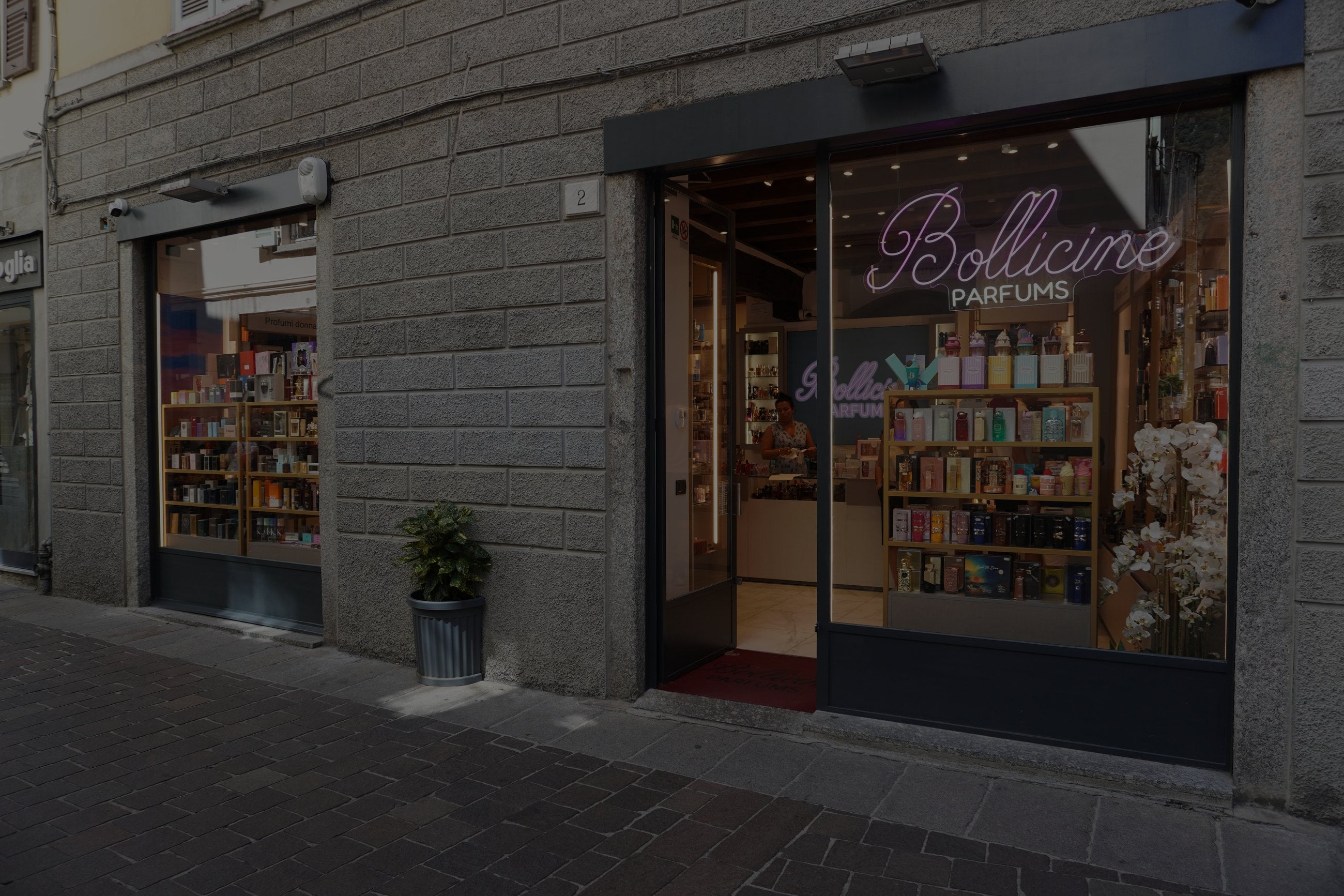 La vetrina di Bollicine Parfums nel cuore di Como